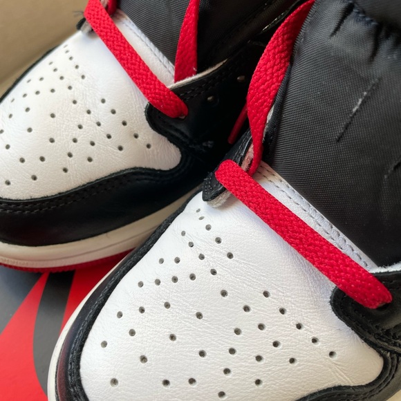 Nike Air Jordan 1 Retro Low OG, “Black Toe” - Picture 3 of 8